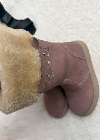 Kız Çocukları İçin Kürklü Nakışlı Süet Bot - Görsel 5