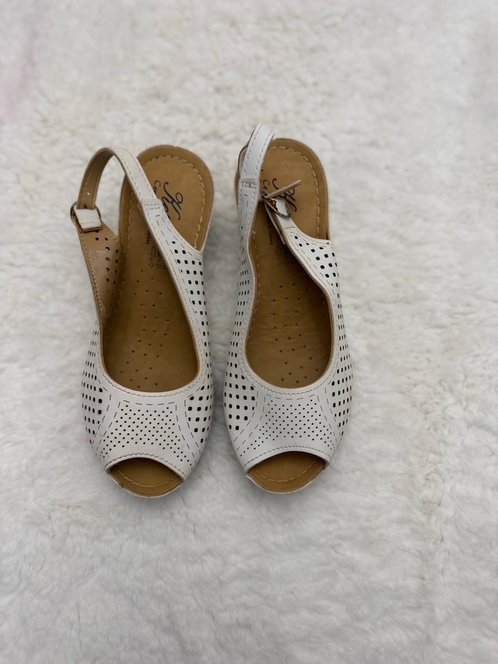Beyaz Dolgu Topuklu Nakışlı Kadın Sandalet - Görsel 4