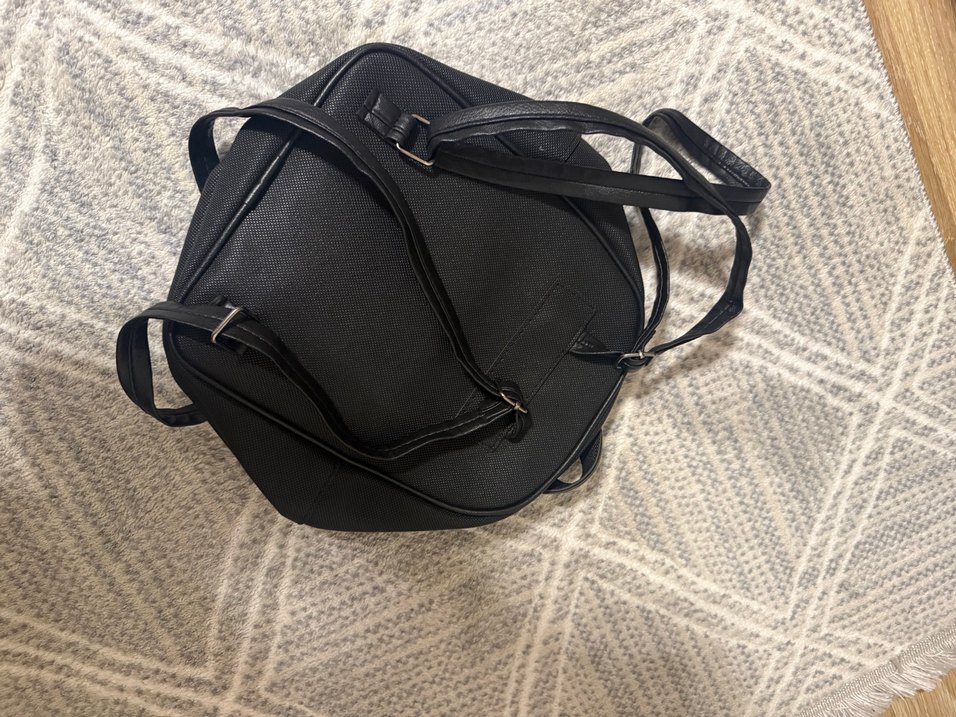 Kadın Siyah Deri Sırt Çantası - Görsel 2