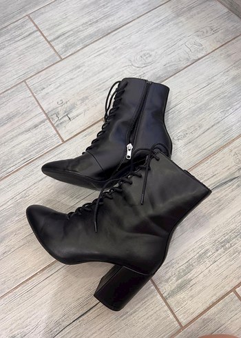 Siyah Deri Bağcıklı Gotik Kadın Bot - Görsel 4