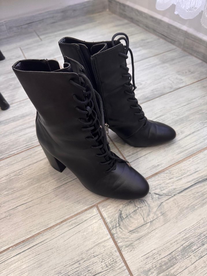 Siyah Deri Bağcıklı Gotik Kadın Bot - Görsel 3