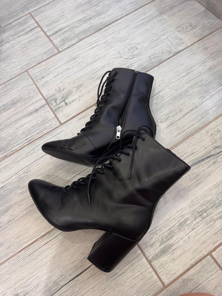 Siyah Deri Bağcıklı Gotik Kadın Bot - Görsel 4