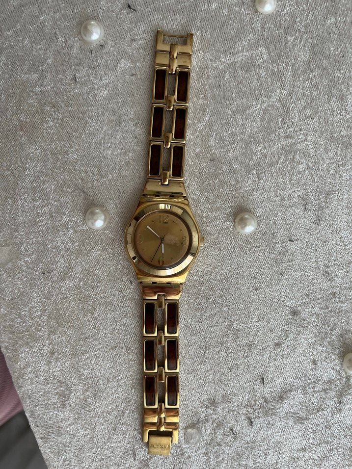 Parlak Altın Renk Kadın Kol Saati - Görsel 2