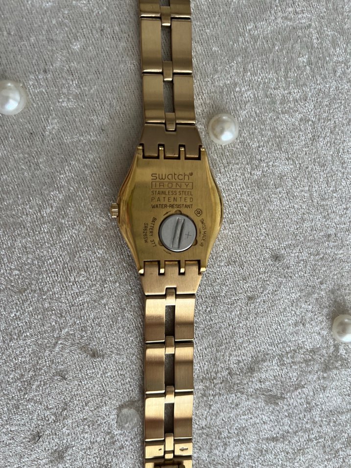 Parlak Altın Renk Kadın Kol Saati - Görsel 3