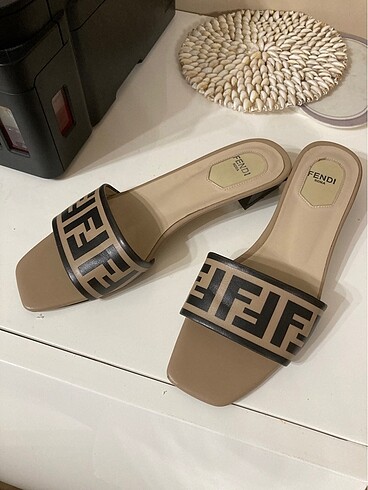 39 Beden ORJİNAL FENDİ TERLİK