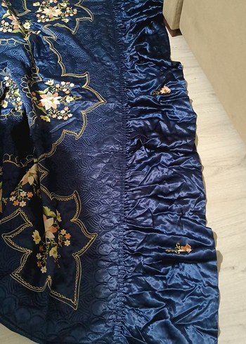 Nakışlı Lacivert yatak örtüsü - Görsel 4