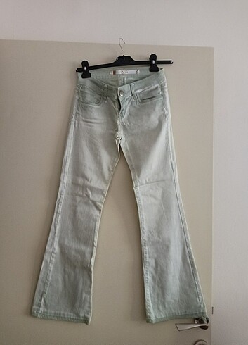 Şu yeşili pantalon