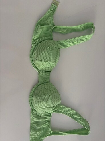 Yeşil bikini üstü