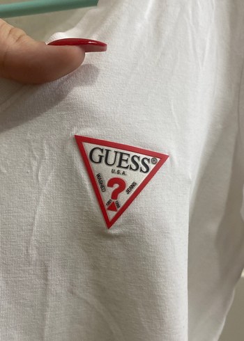 Guess Beyaz V Yaka Kısa Kollu Kadın Tişört - Görsel 3