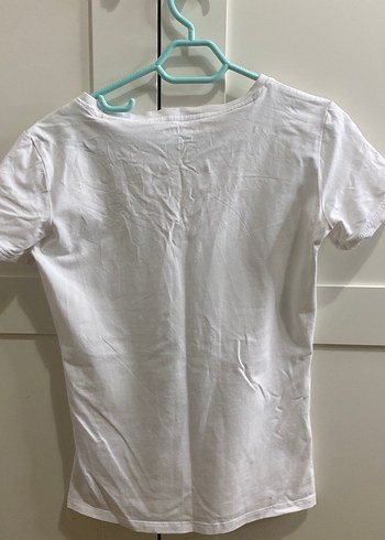 Guess Beyaz V Yaka Kısa Kollu Kadın Tişört - Görsel 5