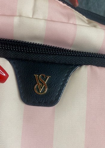 Victoria Secret Pembe Çizgili Fermuarlı Kadın Makyaj Çantası - Görsel 12