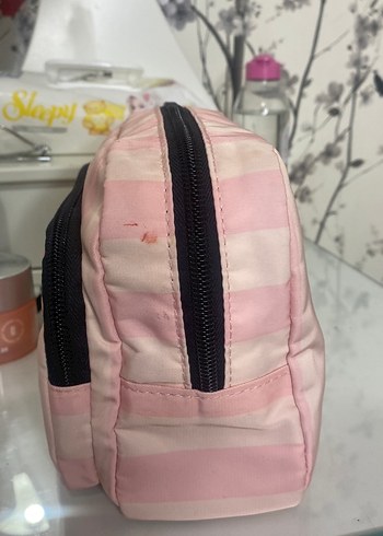 Victoria Secret Pembe Çizgili Fermuarlı Kadın Makyaj Çantası - Görsel 4