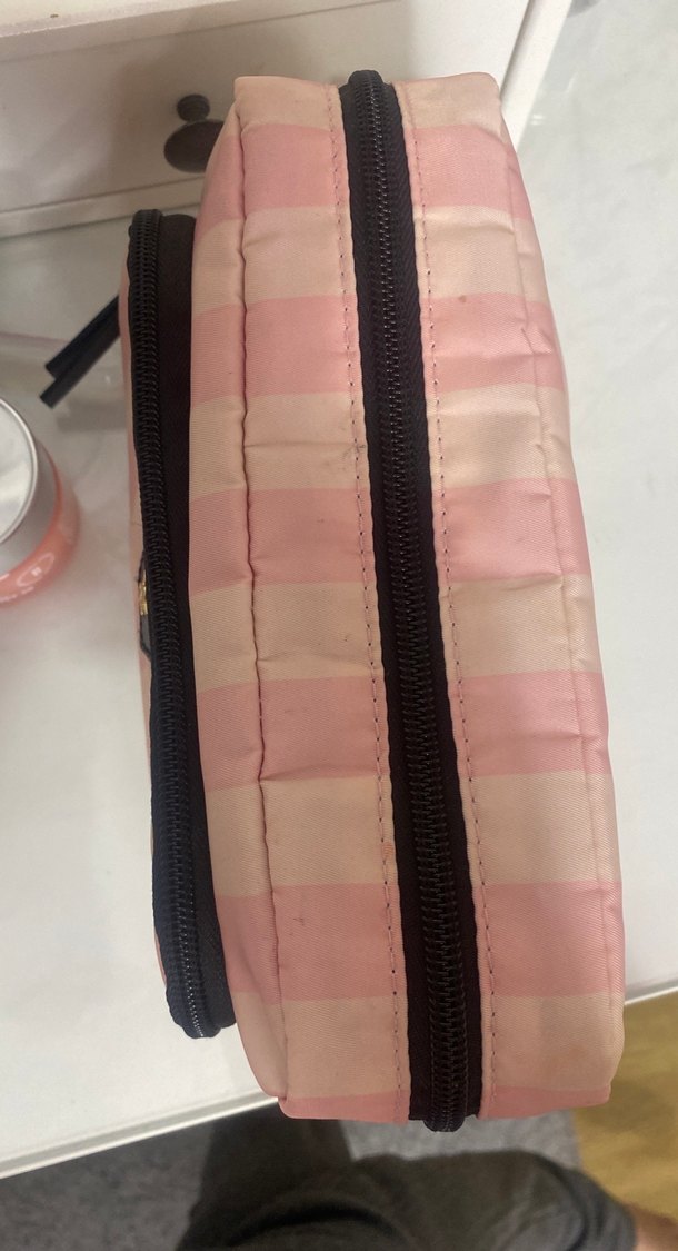 Victoria Secret Pembe Çizgili Fermuarlı Kadın Makyaj Çantası - Görsel 5