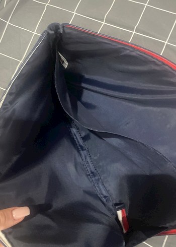 Tommy Hilfigher Lacivert Fermuarlı Çantası - Görsel 7