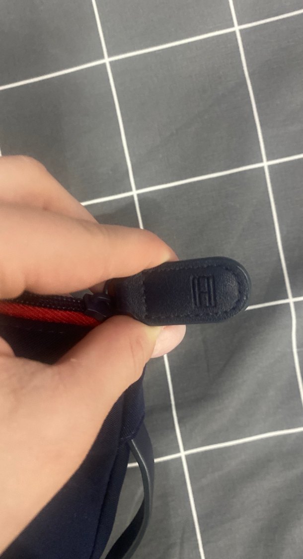 Tommy Hilfigher Lacivert Fermuarlı Çantası - Görsel 4