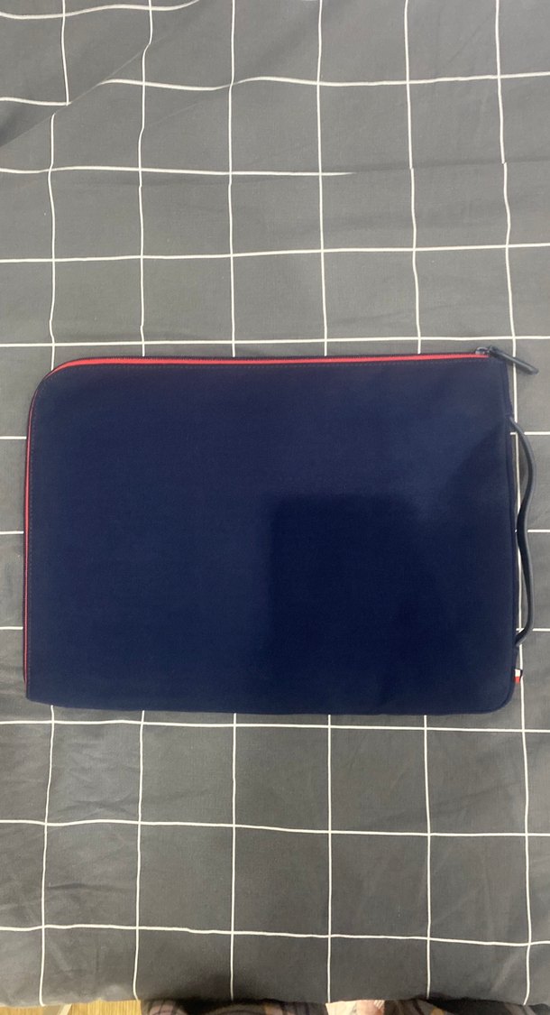 Tommy Hilfigher Lacivert Fermuarlı Çantası - Görsel 2