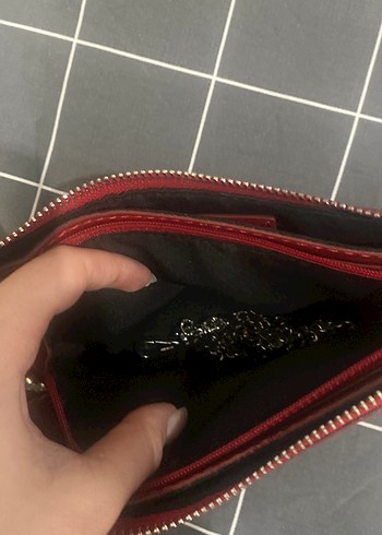 Kırmızı Parlak Deri Zımbalı Kadın Portföy Çanta - Görsel 4