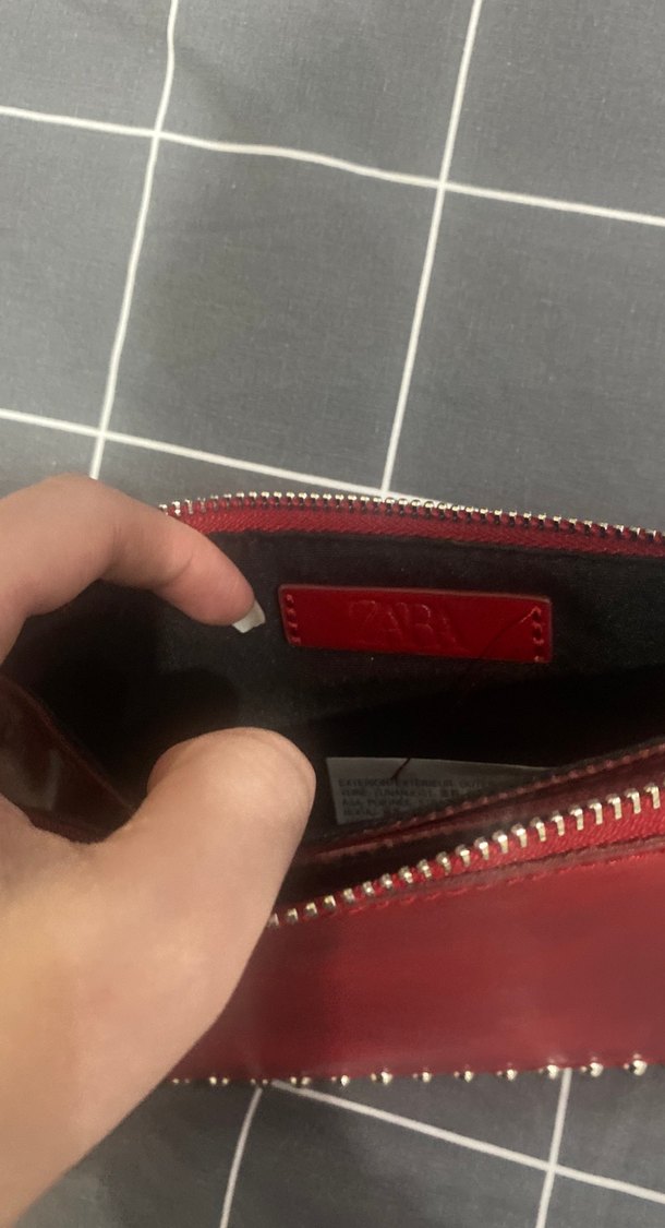 Kırmızı Parlak Deri Zımbalı Kadın Portföy Çanta - Görsel 3