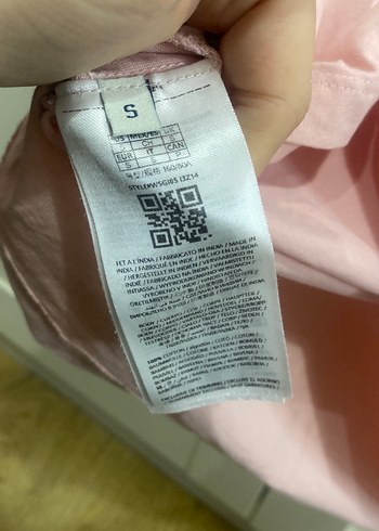 Guess Pembe Payetli Baskılı Kadın Tişört - Görsel 6