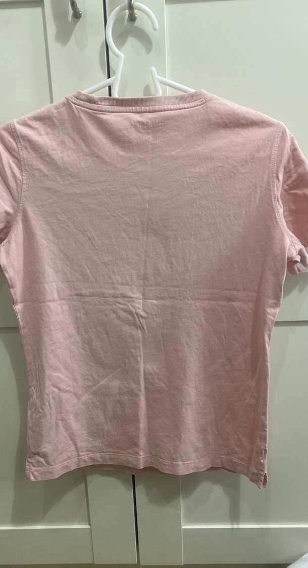 Guess Pembe Payetli Baskılı Kadın Tişört - Görsel 5