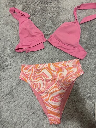 Pembe Bikini takımı