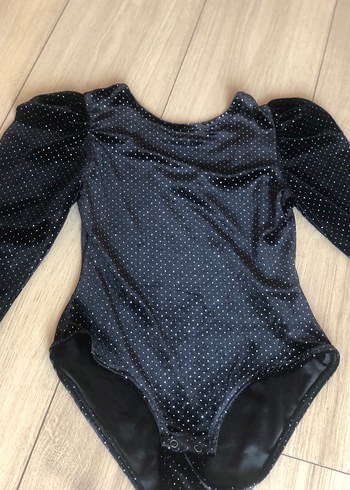 Zara Uzun Kollu Siyah Bluz 11-12 yaş yazıyor ancak s bedene de plur
