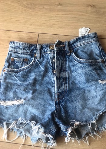 Zara Kadın Lacivert Düğmeli Mini Denim Şort