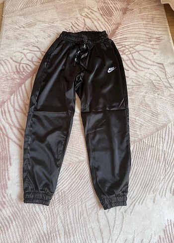 Siyah Kadın Nike Saten Jogger