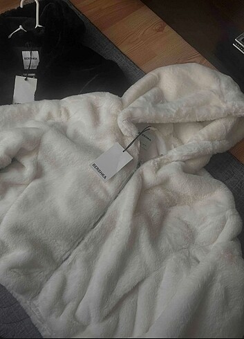 bershka peluş ceket kapüşonlu kürk 