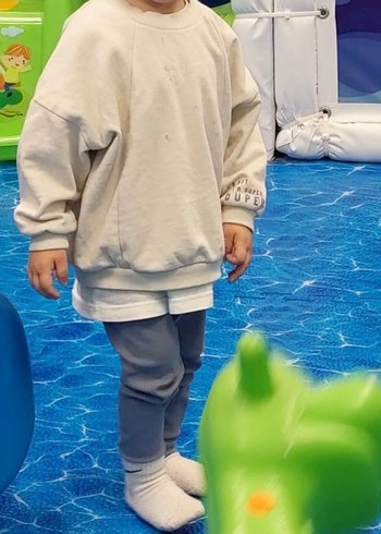 Unisex Loose Fit Beyaz Sweatshirt ve mor tayt - Görsel 4