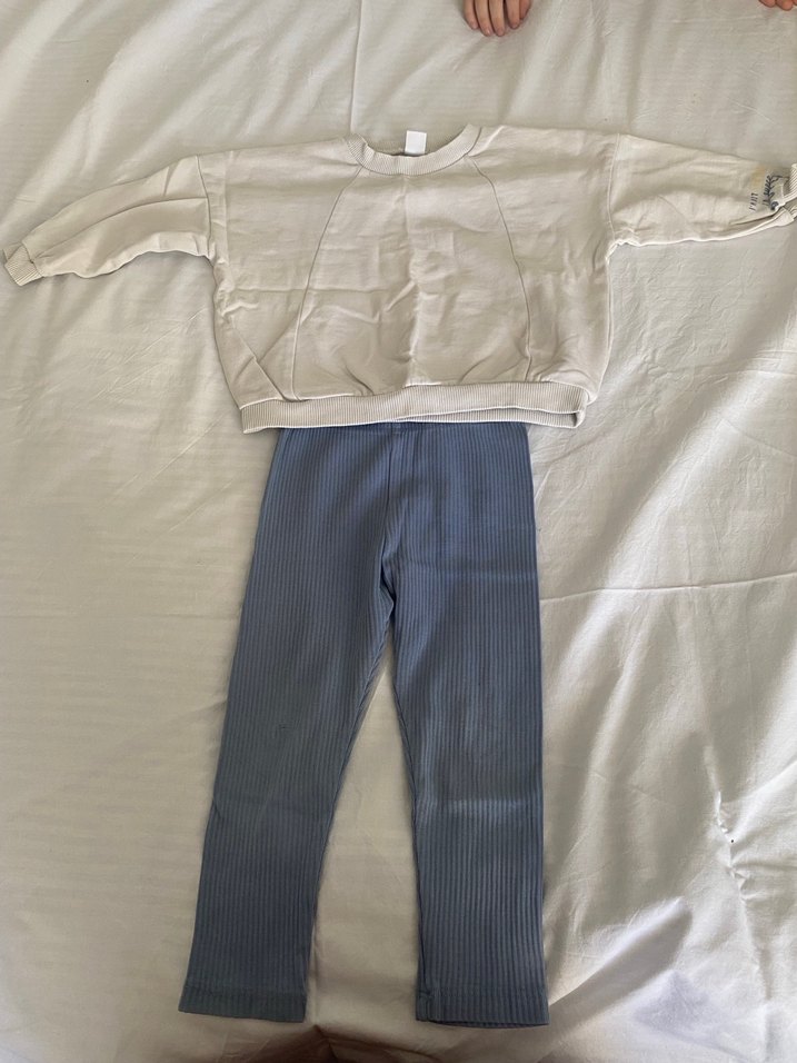 Unisex Loose Fit Beyaz Sweatshirt ve mor tayt - Görsel 2