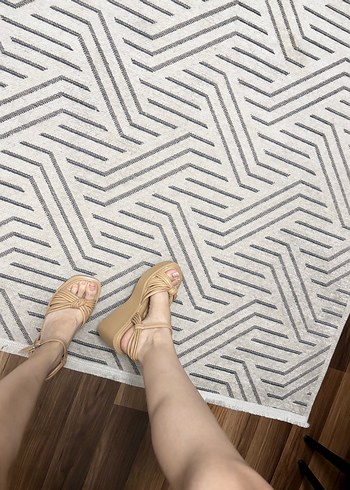 Bej Kadın Dolgu Topuklu Pliseli Sandalet