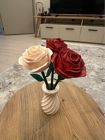 Beden 3d yazıcıdan güller ve vazo