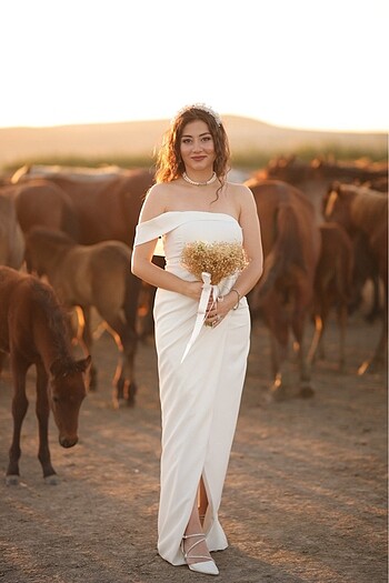 Dış çekim nikah elbisesi ve tacı