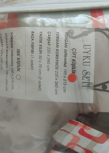 Diğer Kırmızı ve Gri Desenli Nevresim Takımı