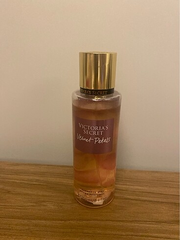 victoria secret velvet petals vücut spreyi