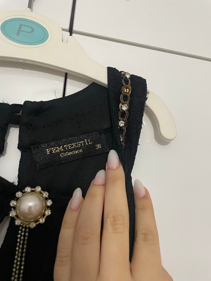 Siyah Uzun V Yakalı Gotik Kadın Elbise - Görsel 2