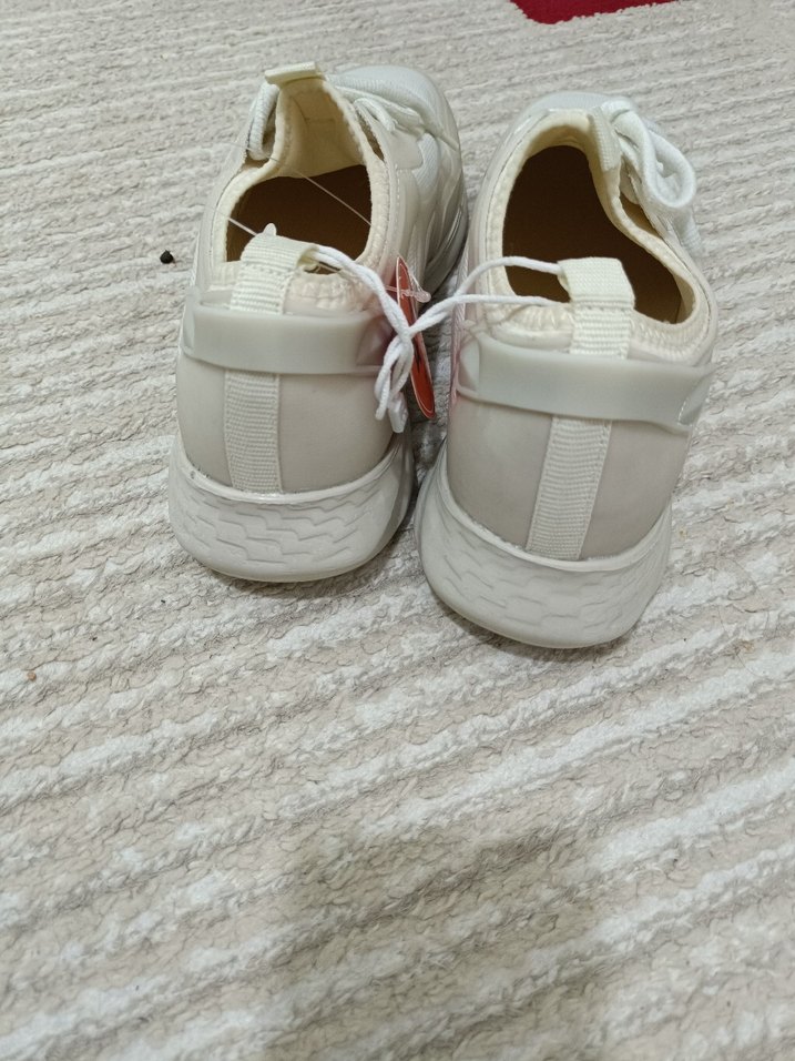 Beyaz Bağcıklı Kadın Spor Ayakkabı - Görsel 4