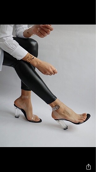Şeffaf Siyah Tek Bant Topuklu Sandalet Terlik