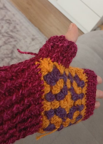 Renkli Örgü Kadın Eldiveni - Görsel 2