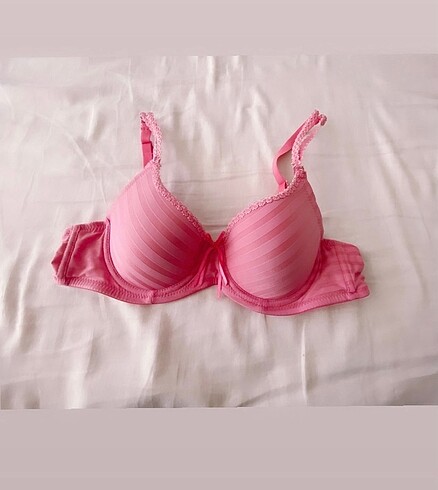 Pembe sütyen