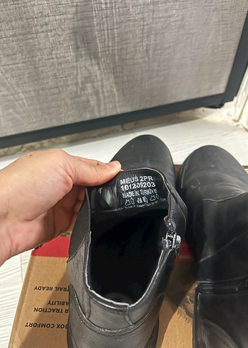 Siyah Minimalist Erkek Bot - Görsel 5