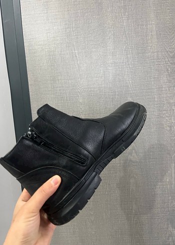 Siyah Minimalist Erkek Bot - Görsel 3