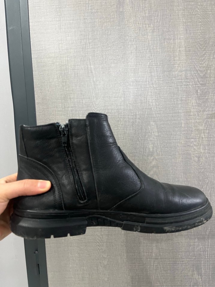 Siyah Minimalist Erkek Bot - Görsel 4