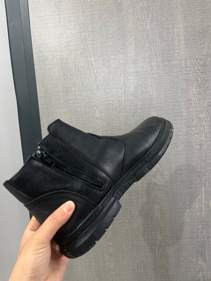 Siyah Minimalist Erkek Bot - Görsel 3