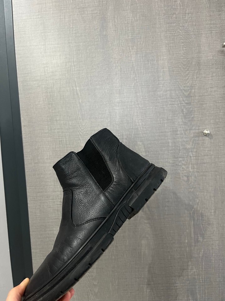 Siyah Minimalist Erkek Bot - Görsel 2