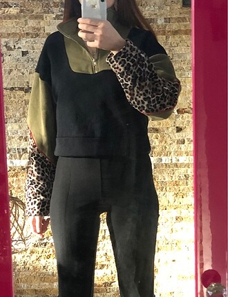Sweatshirt