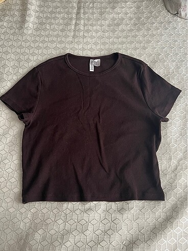 H&M kahverengi crop tişört