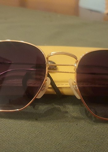 Parlak Altın Renk Retro Kadın Güneş Gözlüğü - Görsel 2