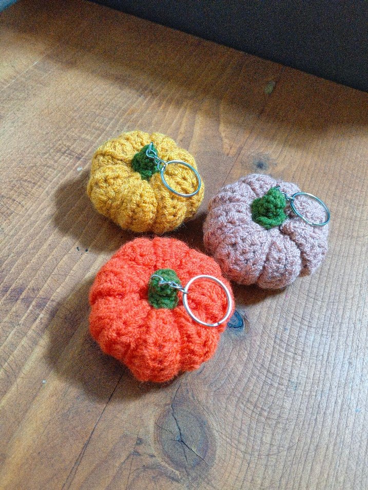 Renkli Örgü Kabak Anahtarlık Seti - Görsel 2